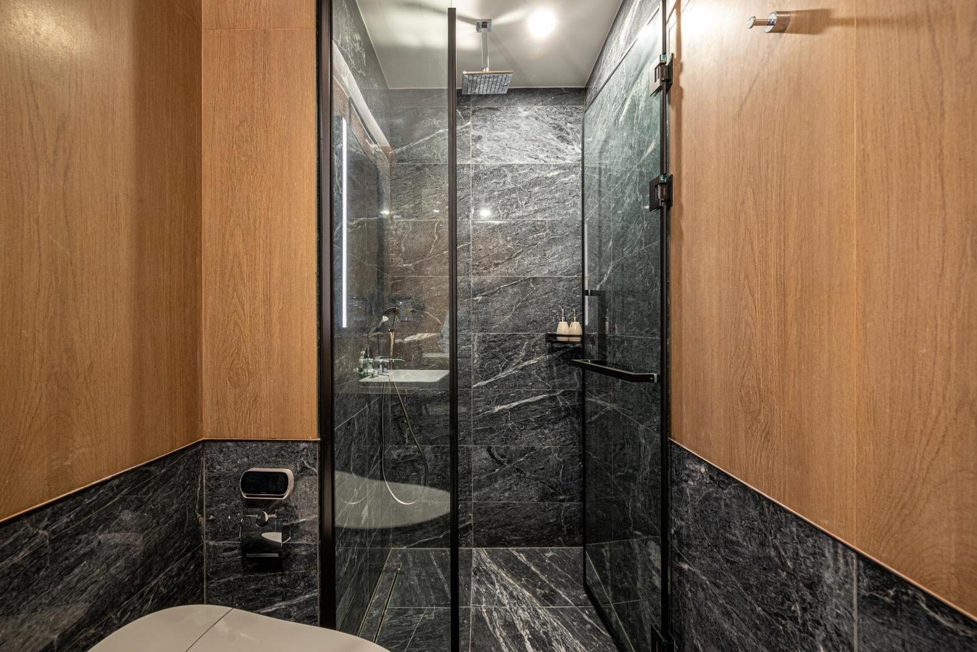 Lumiere Riverside - Raymond Holm - Luxurious 5-star Apartment