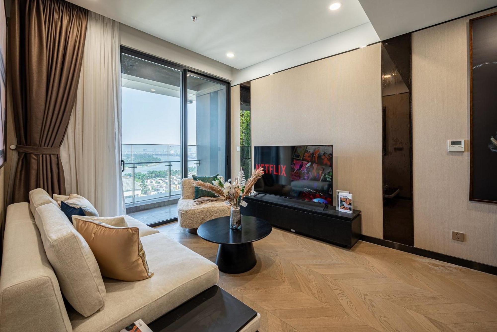 Lumiere Riverside - Raymond Holm - Luxurious 5-star * TP. Hồ Chí Minh